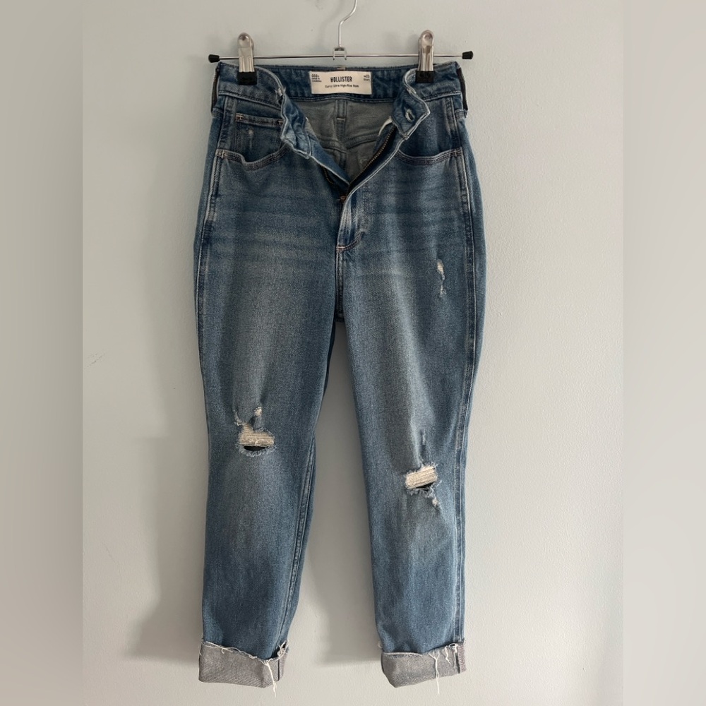 Hollister Curvy Ultra High-Rise Mom Jeans Distressed Cuffed, 23 Short